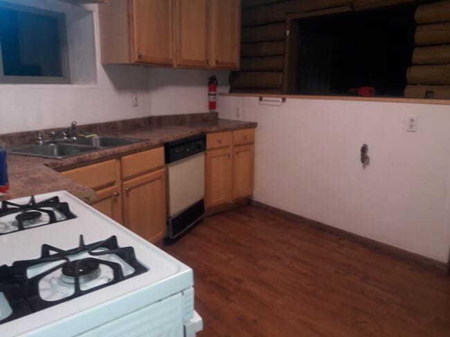 Building Photo - 4900 Parkview Dr