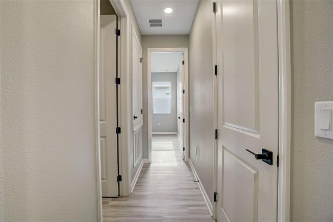 Building Photo - 1016 Griffon Ave