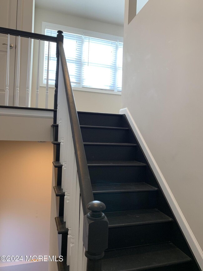 Building Photo - 207 Brinley Ave