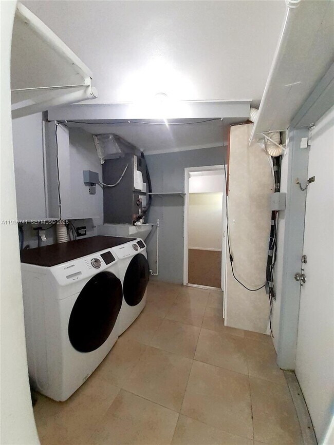 Building Photo - 2109 N Park Rd