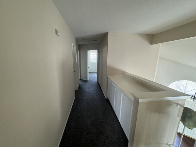 Building Photo - 4 bed 3 full bath house with 3 car attache...
