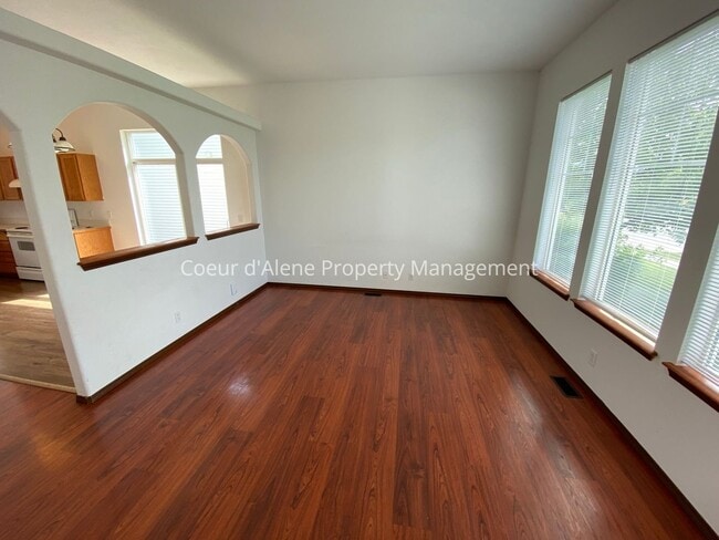 Building Photo - 3 bed house in Sunshine Meadows!