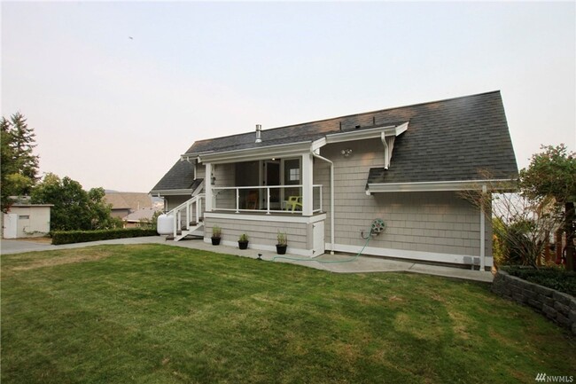 Building Photo - Beautiful rental in Driftwood shores commu...