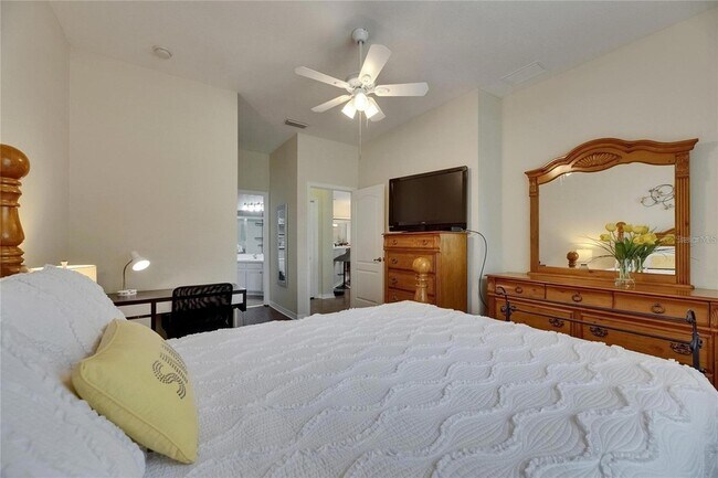 Building Photo - 2068 Sifield Greens Way