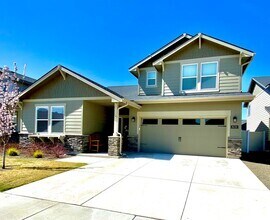 Building Photo - Close to Micron! 5 Bedroom 3 Full Baths -...