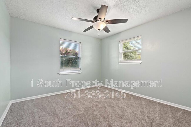 Building Photo - 8983 Larry Dr