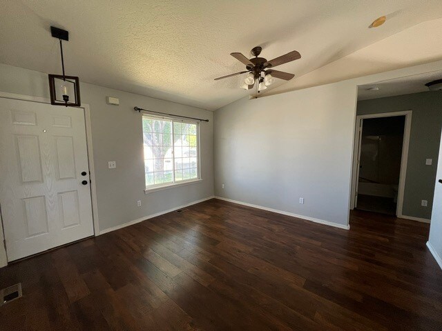 Building Photo - 3 Bed 2 Bath in Caldwell!