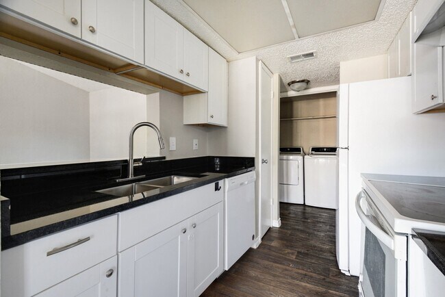 Building Photo - 3623 W Northgate Dr