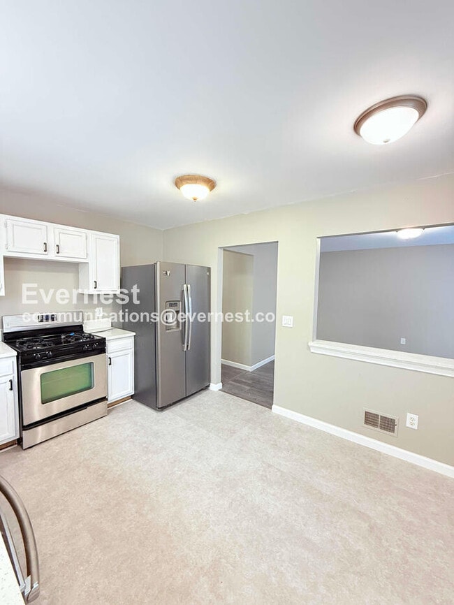 Building Photo - 3 Bed/1 Bath Home with Modern Amenities / Pet-Friendly / Vouchers Accepted / Available Now!