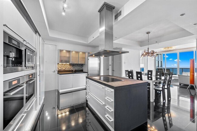 Building Photo - 18201 Collins Ave