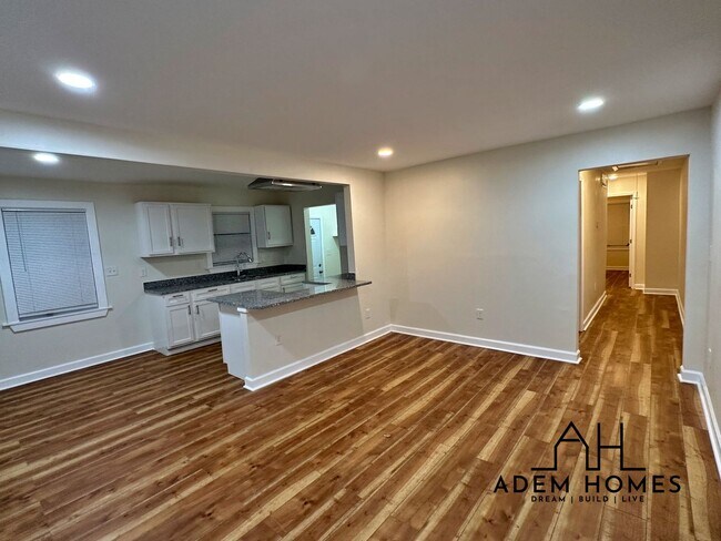Building Photo - 111 Eastview Dr
