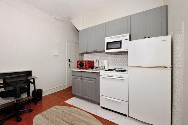 Building Photo - 315 E 77th St