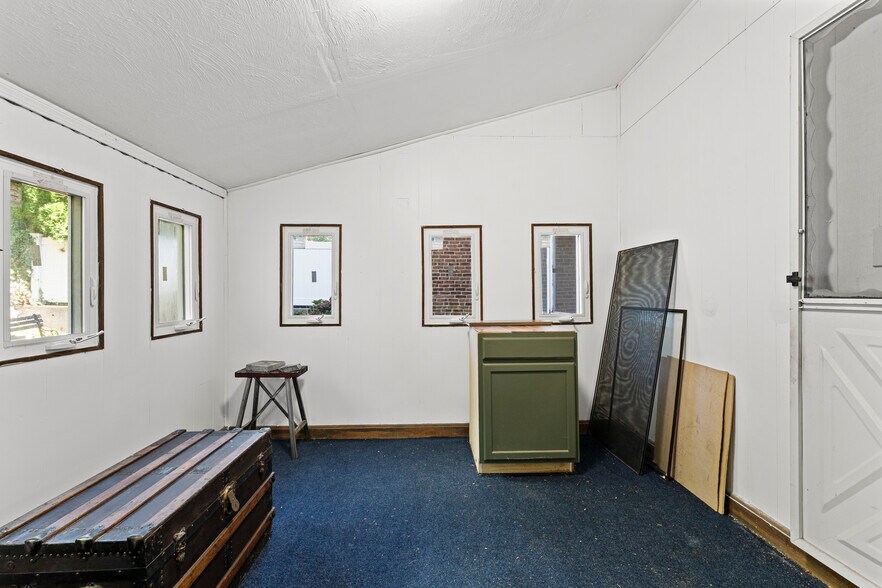 three season room - 31 Cameron Ave