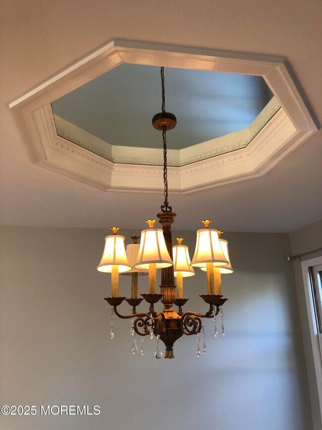 Building Photo - 683 Princess Ct