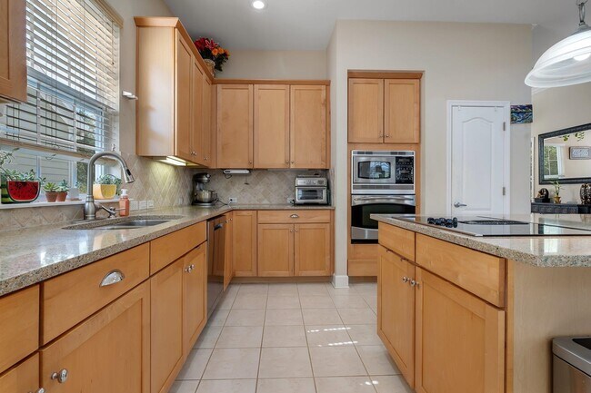Building Photo - 2462 Goldenrod Wy