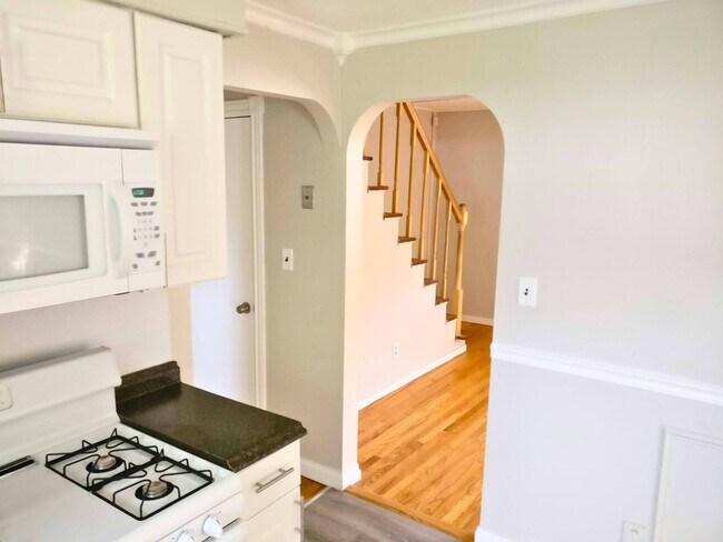 Building Photo - 4-Bedroom Home for Rent Summer 2026