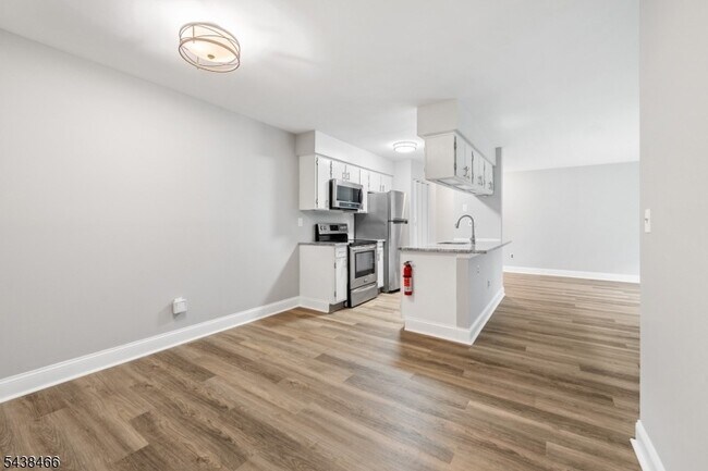 Building Photo - 111 Aimwick Ct