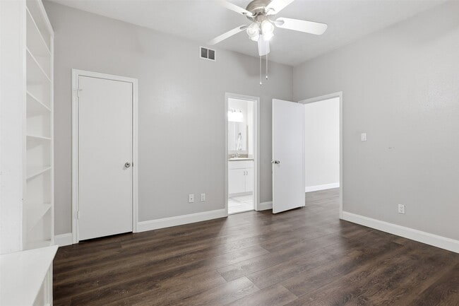 Building Photo - 8518 Pool Creek Dr