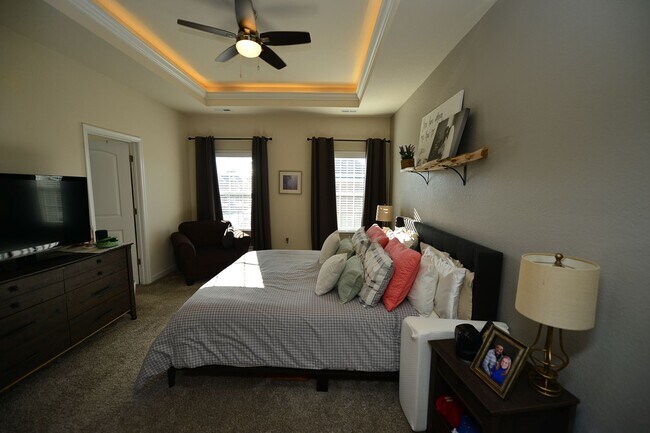 Building Photo - Clubhouse and pool community in the heart of Greenbrier!