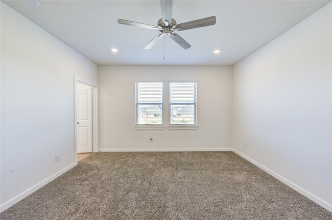Building Photo - 31918 Holland Arbor Trl