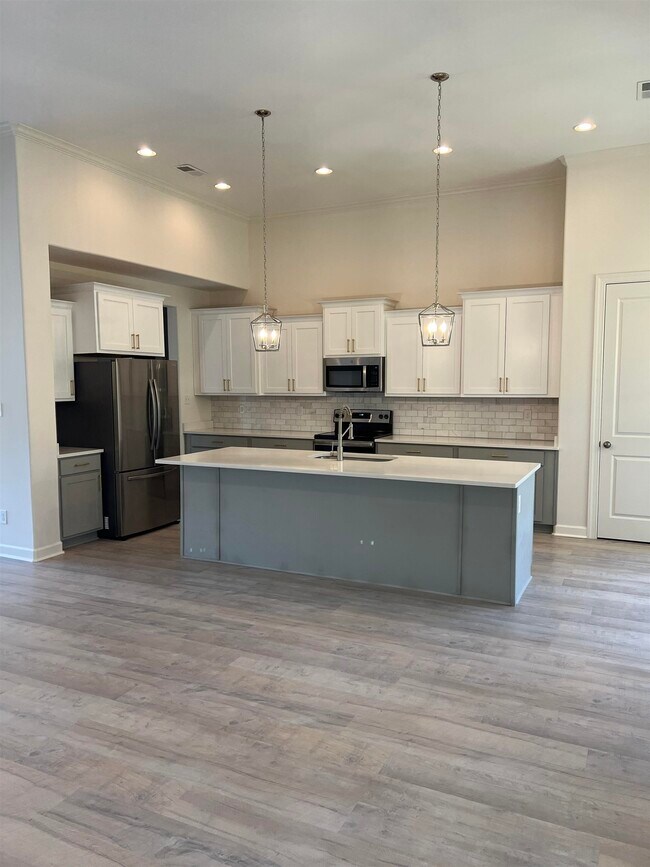 Building Photo - 9746 Woodland Fox Ln N