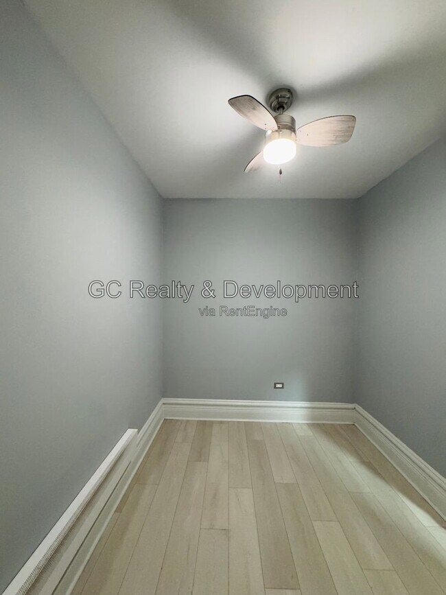Building Photo - 2307 S Leavitt St