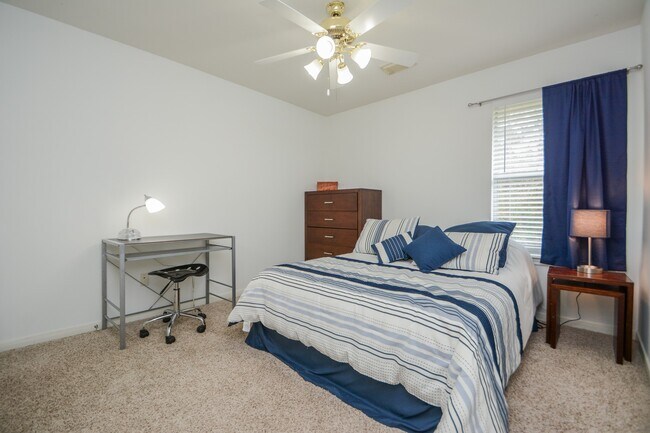 Building Photo - 2 Stone Arrow Pl