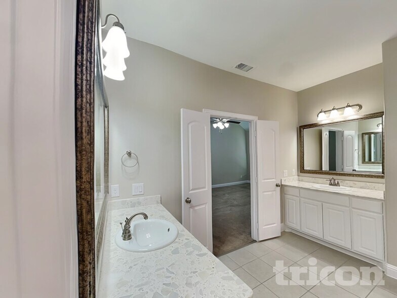 Building Photo - 210 Morning Glory Pl