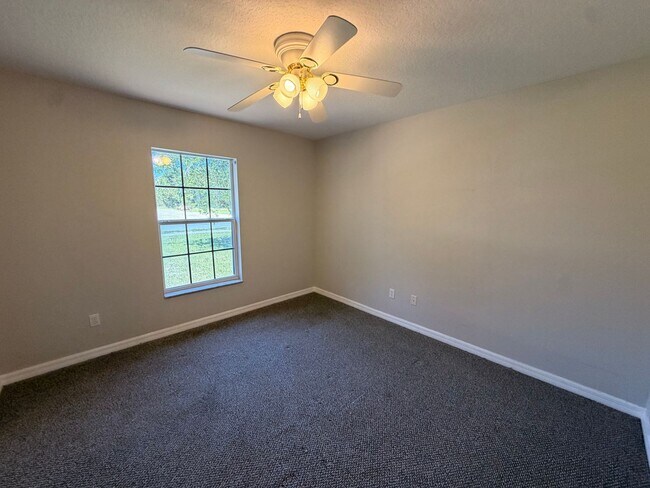 Building Photo - 527 Terrier Way