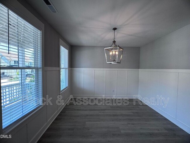 Building Photo - 440 Douglas Falls Dr