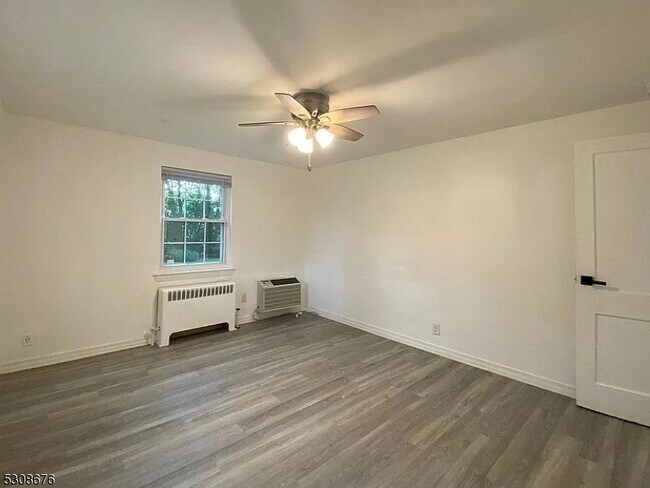 Building Photo - 82 Clark Ct