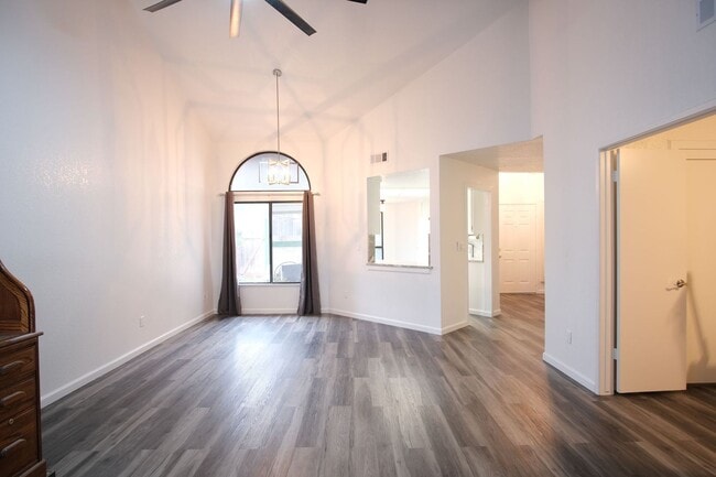 Building Photo - Stunning 3-Bedroom 2-bathrooom in the vibrant city of Modesto