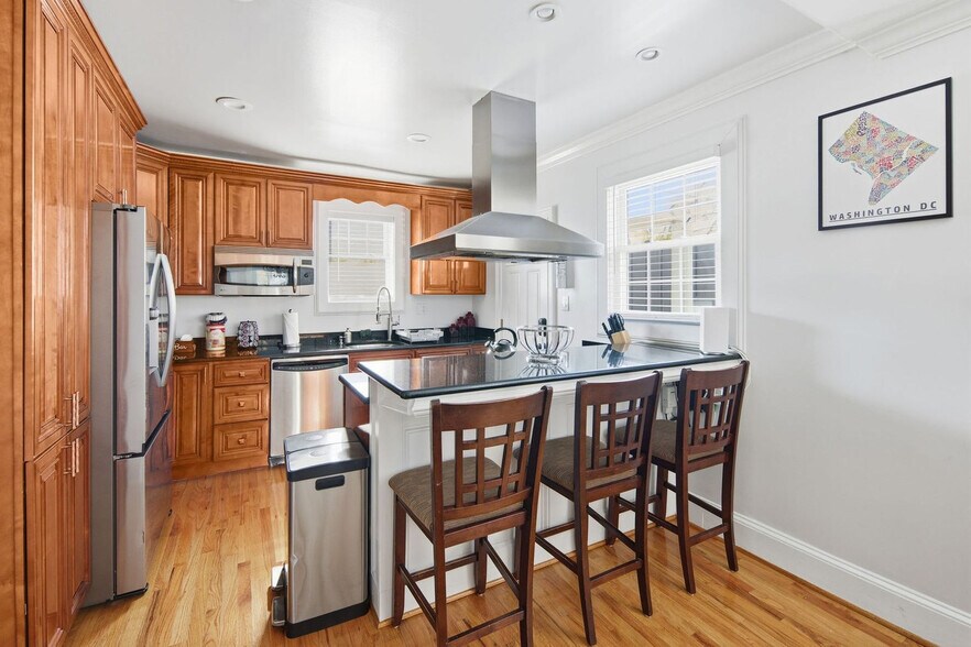 Building Photo - 1304 Van Buren St NW