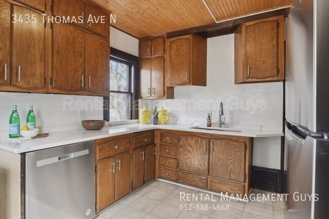 Building Photo - 3435 N Thomas Ave