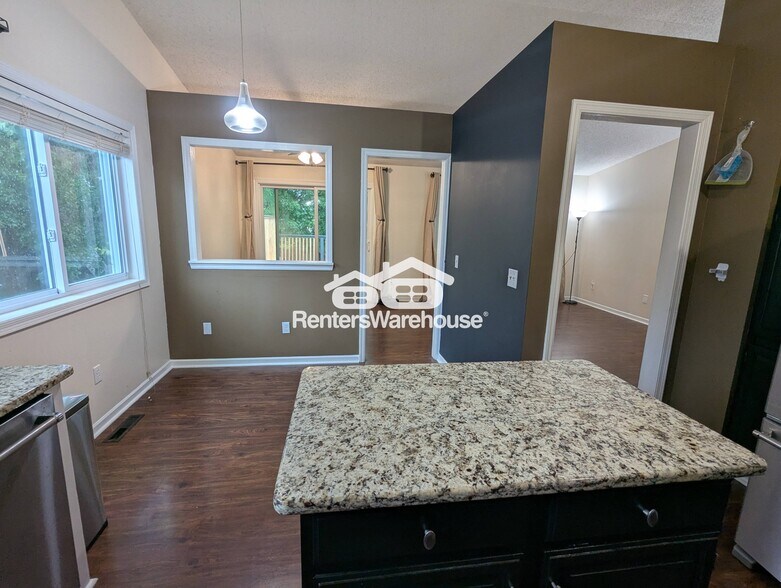 Building Photo - 1120 Westbury Cir