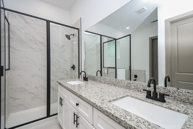 Building Photo - 5901 Crest Ct