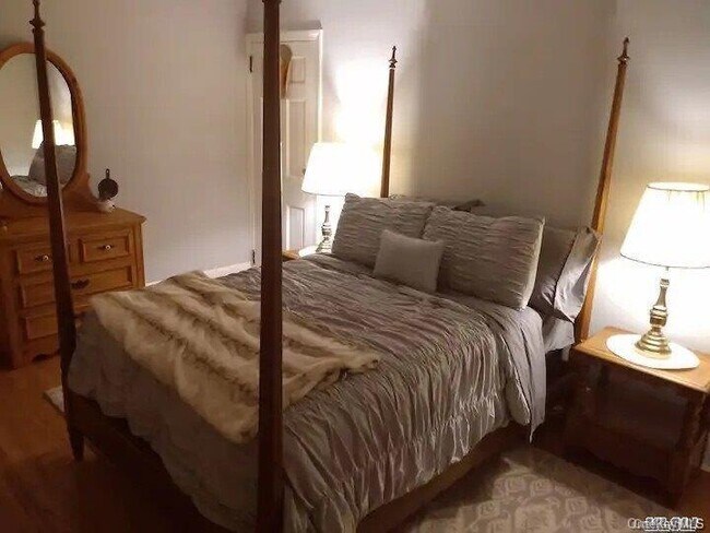 Building Photo - 47 Monroe St