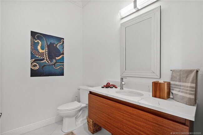 Building Photo - 521 SW Ocean Blvd