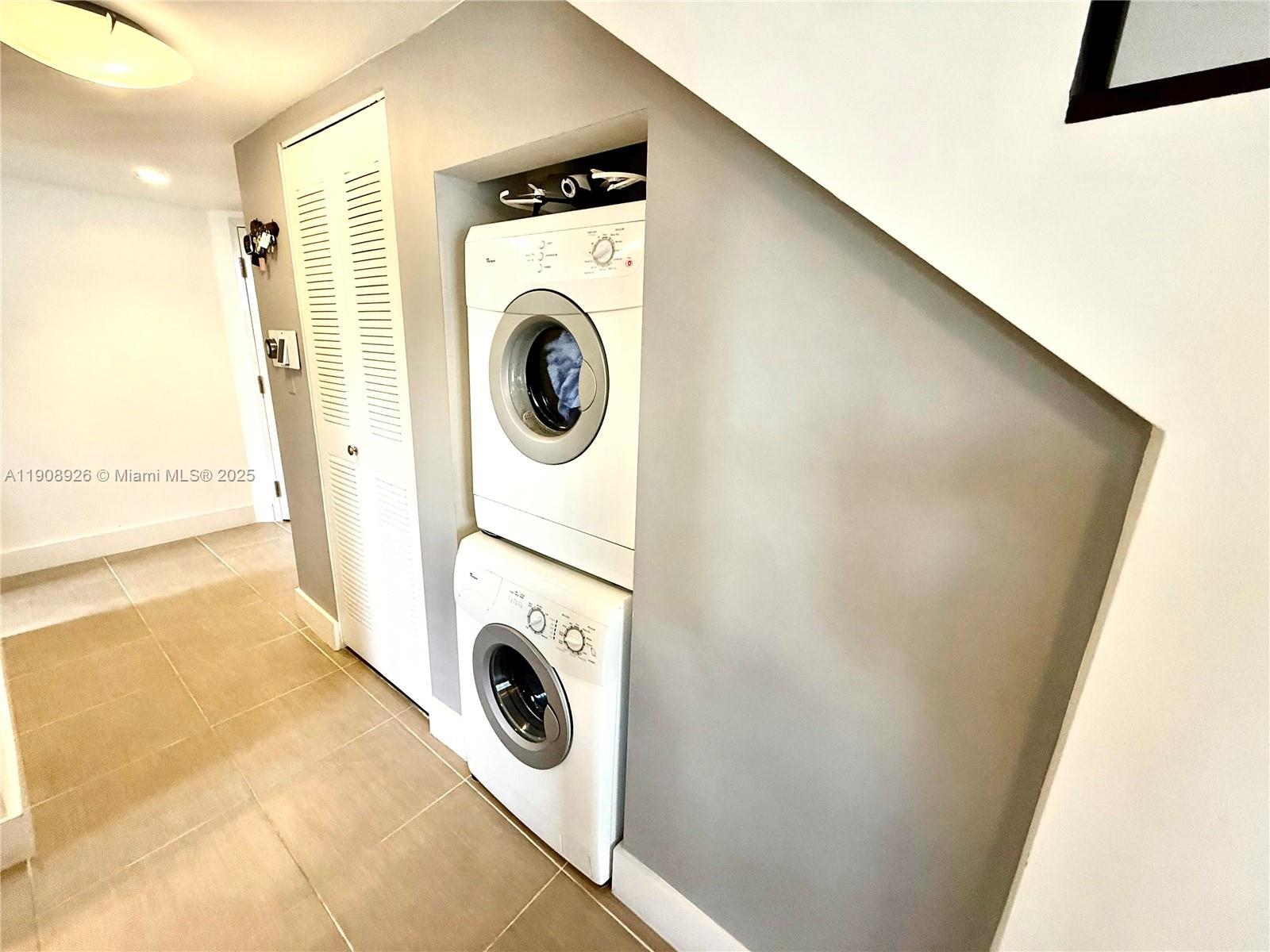 Building Photo - 498 SW 2nd St