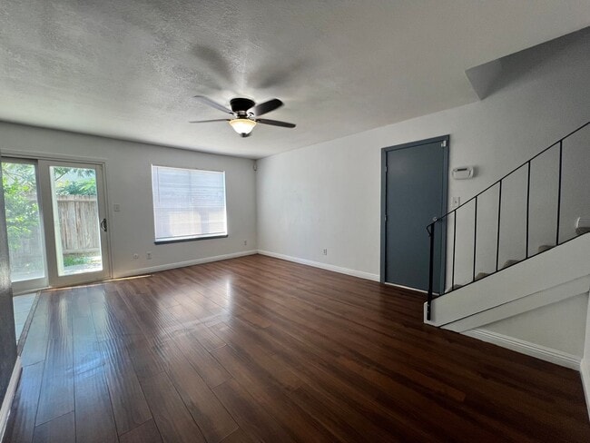 Building Photo - For Rent:  2BR/1.5BA Condo Near Fresno Sta...