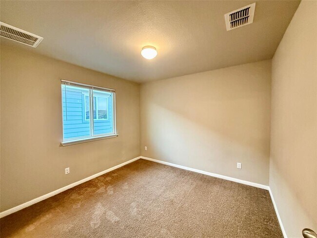 Building Photo - 202 Mossycup Dr