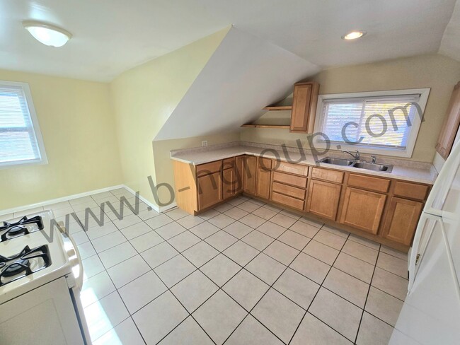 Building Photo - 5004 28th Ave