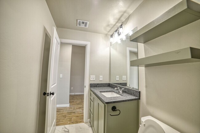 Building Photo - Brand New Home In Washington!