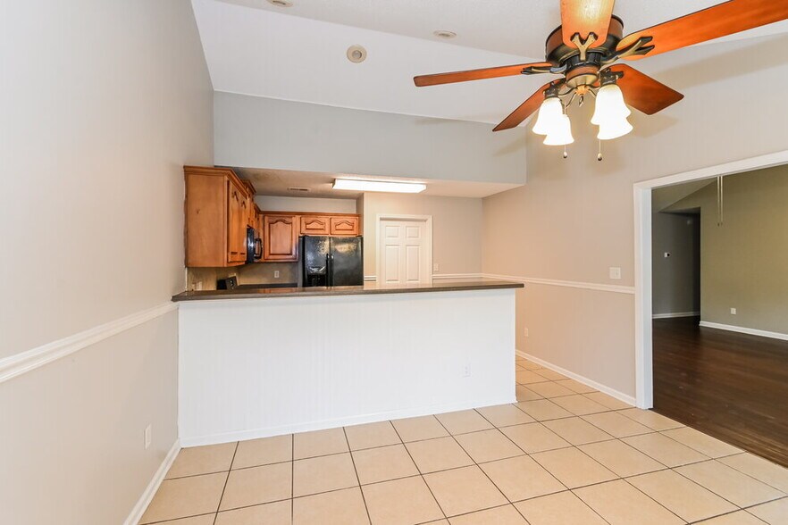 Building Photo - 5109 Jon Oak Dr