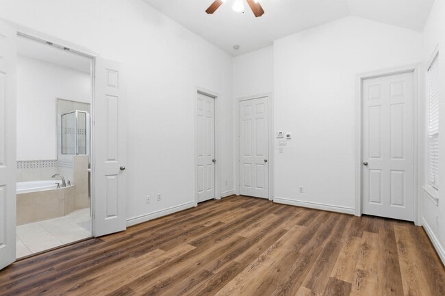 Building Photo - 1303 Sherwood Point Ln