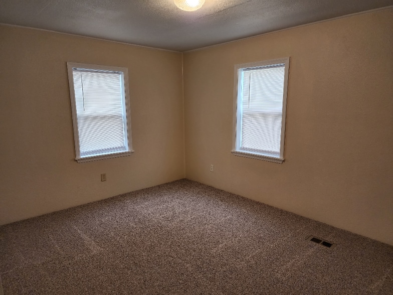 Building Photo - 407 W Jefferson St