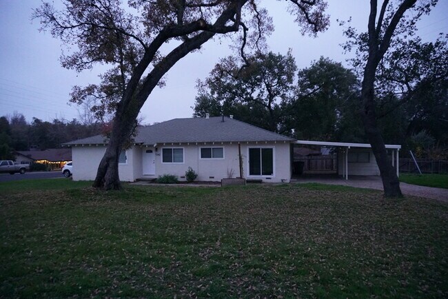 Building Photo - Beautifully remodeled halfplex in desirable Granite Bay!