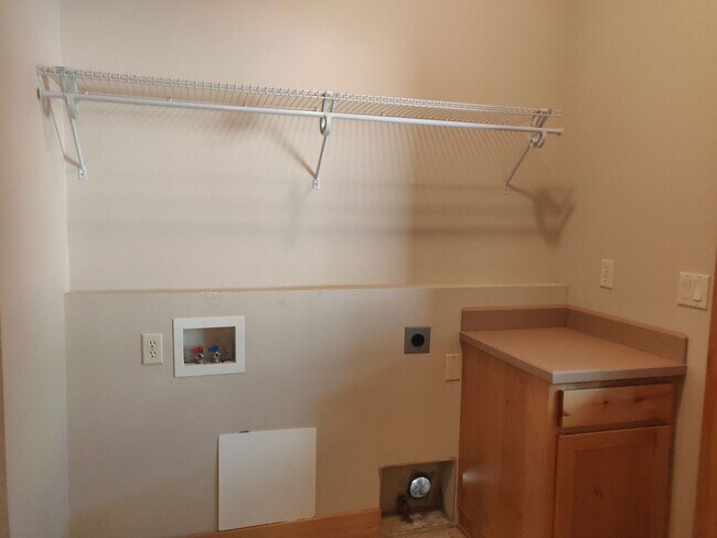 Building Photo - Charming 3x2.5 Modern Craftsman Home in NW...