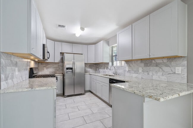 Building Photo - 3307 Roaming Woods Ln