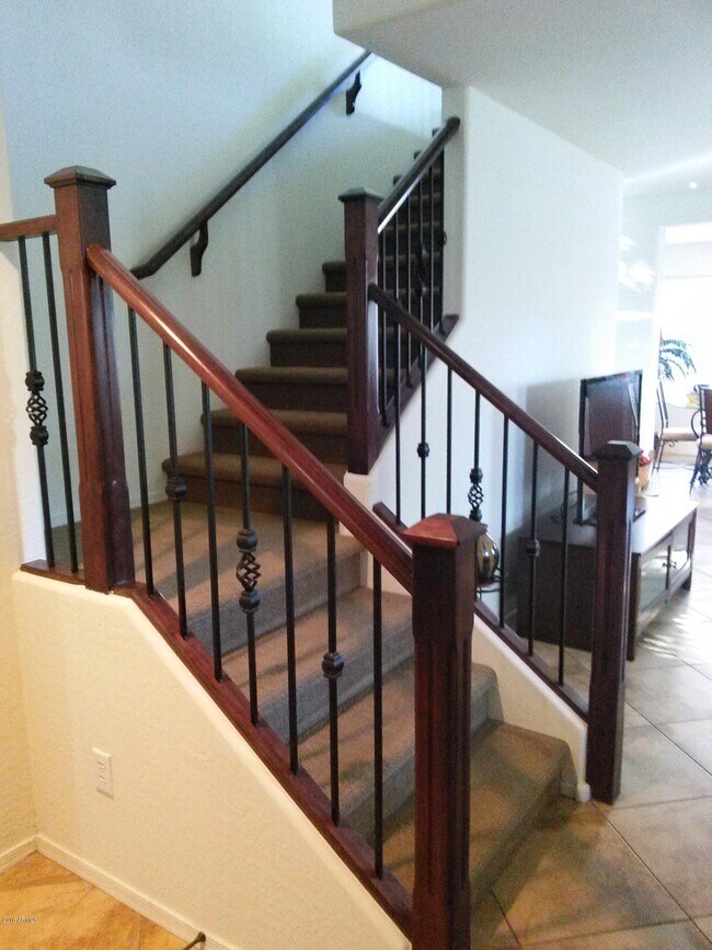 Building Photo - 1212 E Canyon Creek Dr